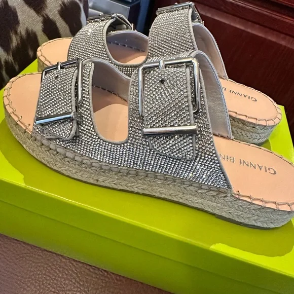 NEW Gianni Bini Sparkling Silver Sandals - Picture 6 of 8